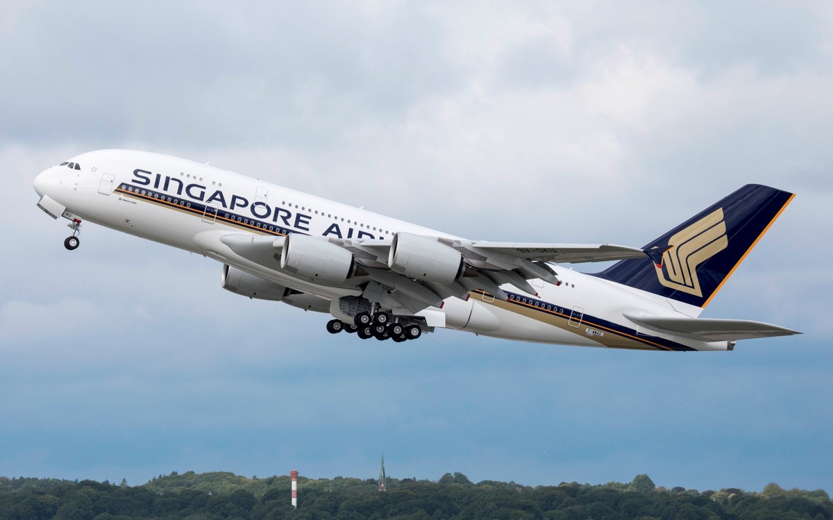 Singapore Airlines Flight Diverted to Baku After Passenger Falls Ill Mid-Flight
