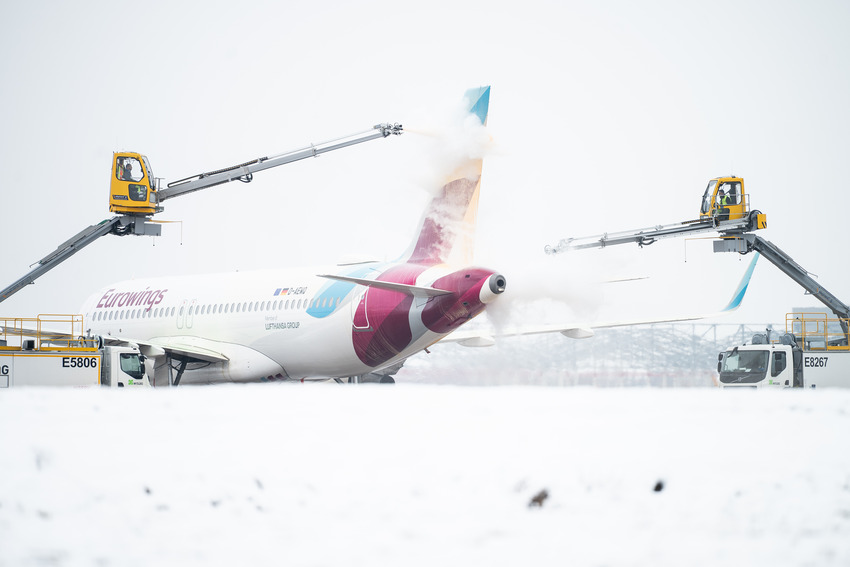 Photos: Black ice shuts down all flights at Berlin Brandenburg Airport