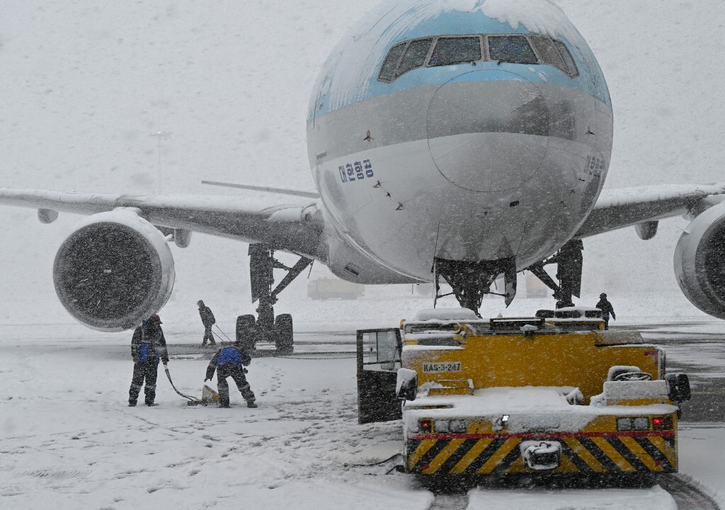 Snowstorm Disrupts Jeju Airport Flights, 11,000 Passengers Affected