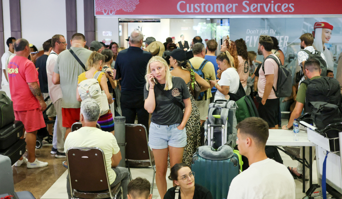 Over 100,000 Israelis Stranded Abroad as Airspace Closure Takes Effect
